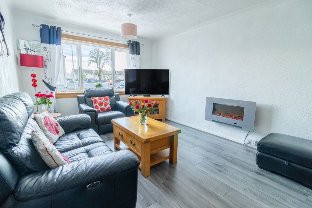 Property photo 2 of 23 Lounge