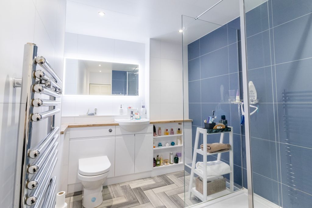 Property photo 3 of 22 Shower Room