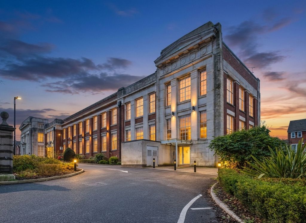 Property photo 1 of 15 Front Of Apartment Block