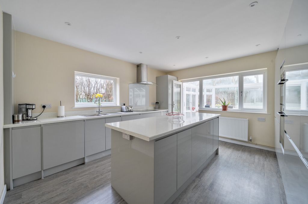 Property photo 2 of 15 1425533-23-69B2Bc...