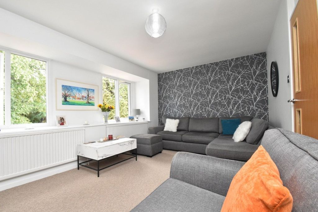 Property photo 2 of 26