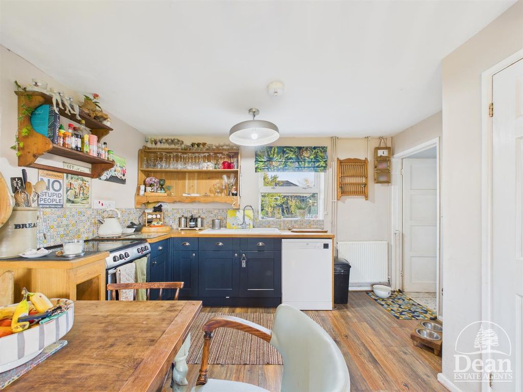 Property photo 2 of 20