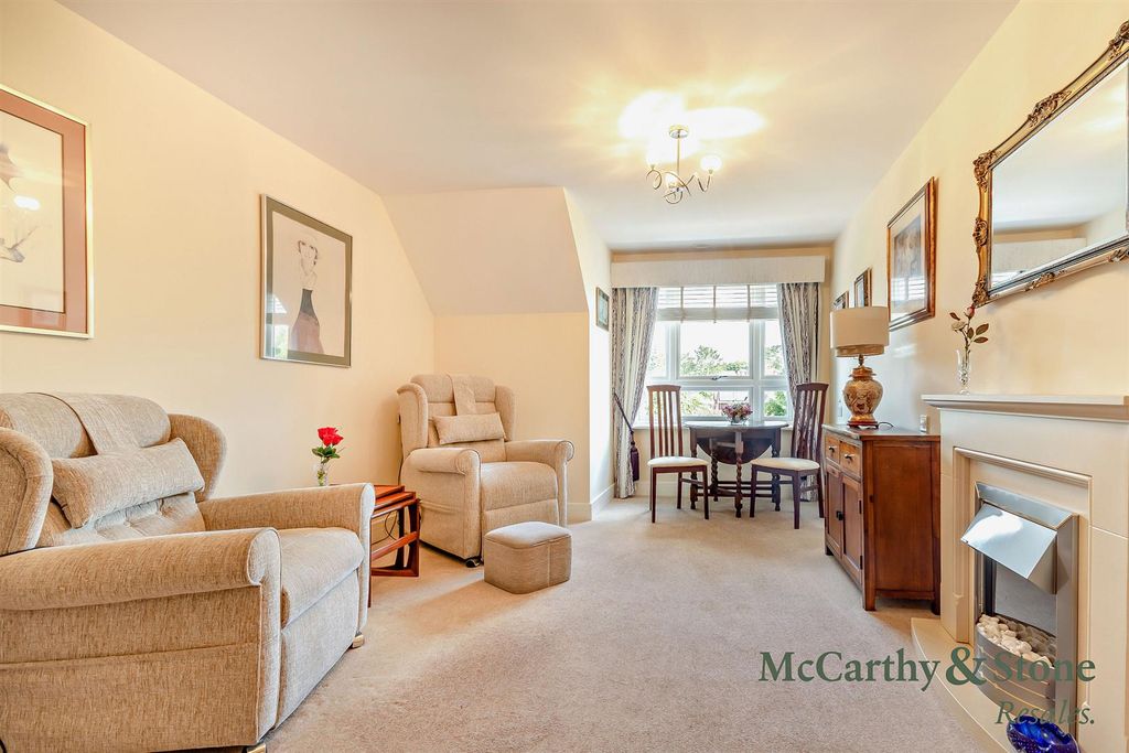 Property photo 1 of 16 8700978-Interior04-800.Jpg