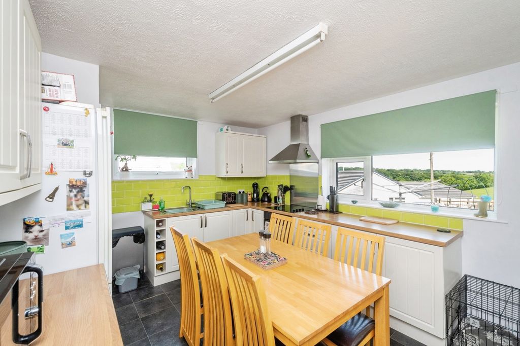 Property photo 3 of 18 Pbox-Img.Jpg