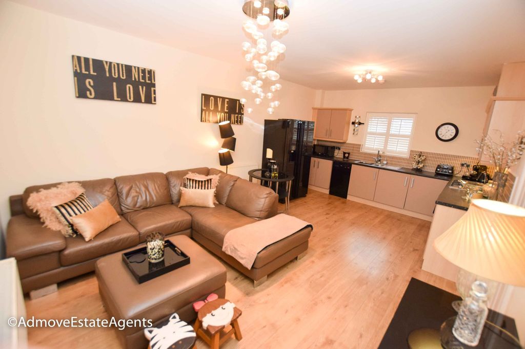 Property photo 3 of 13 Photo 6