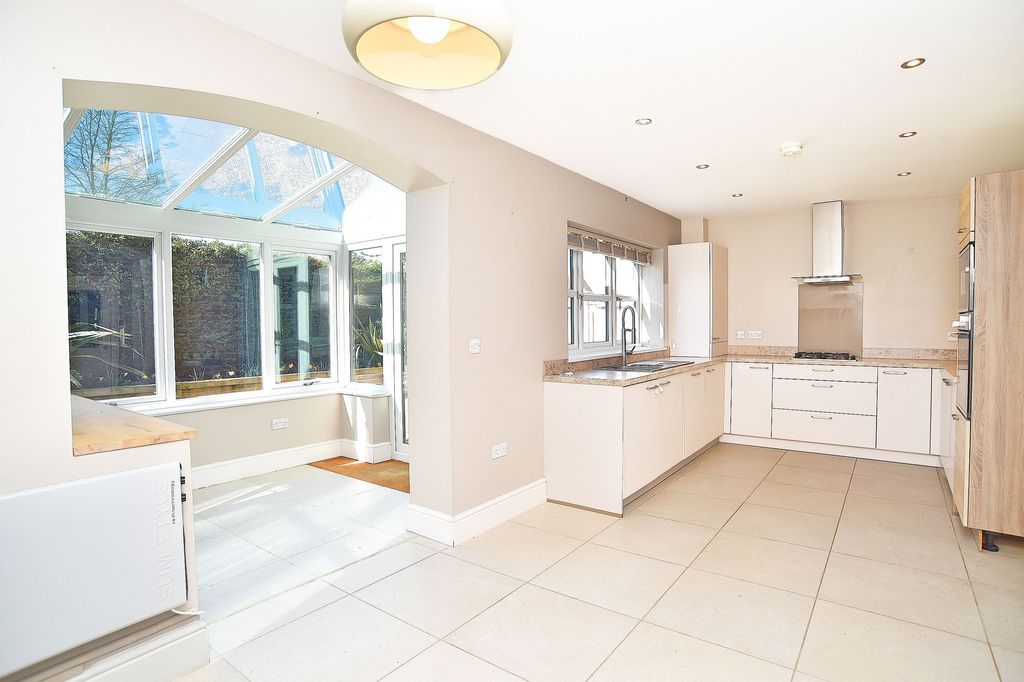 Property photo 2 of 21