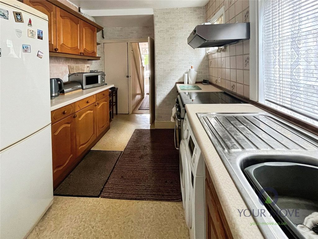 Property photo 2 of 10 Kitchen