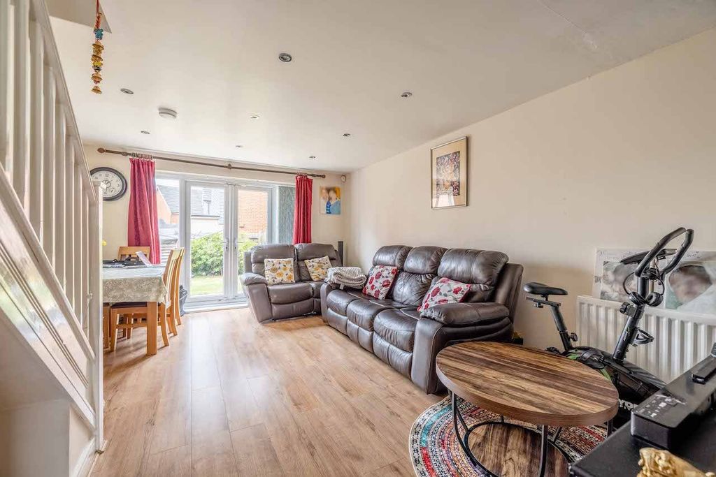 Property photo 2 of 20