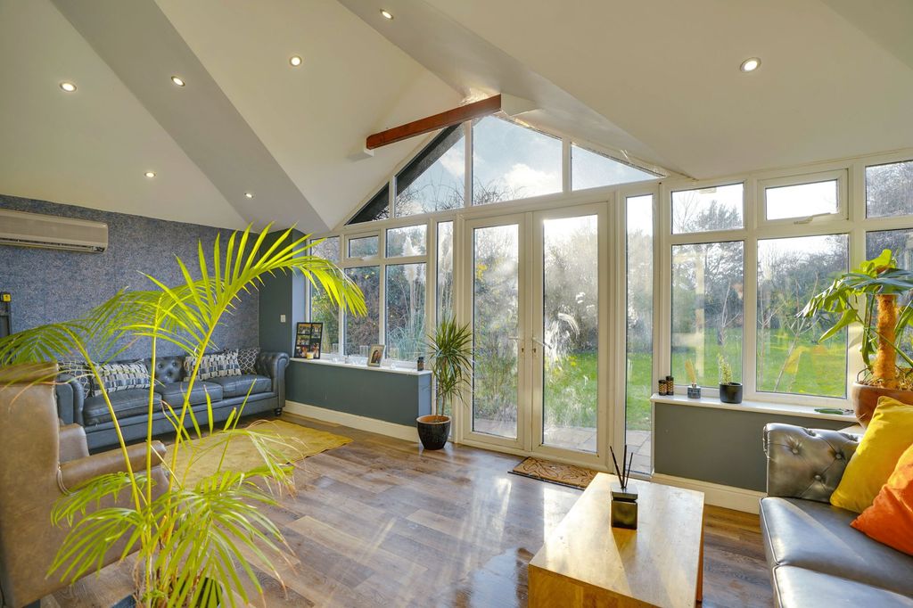 Property photo 3 of 26