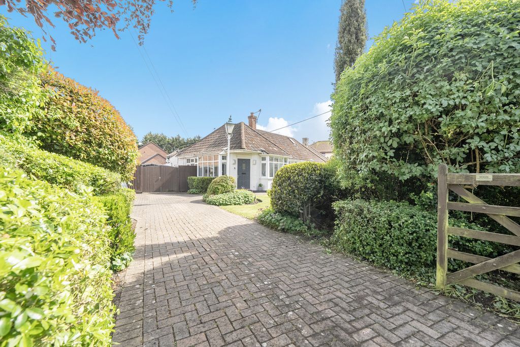 Property photo 2 of 28