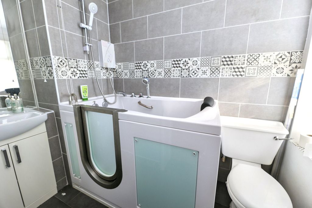 Additional image 11 of 6 bed detached house for saleSt. Pauls Road, Clacton-On-Sea CO15