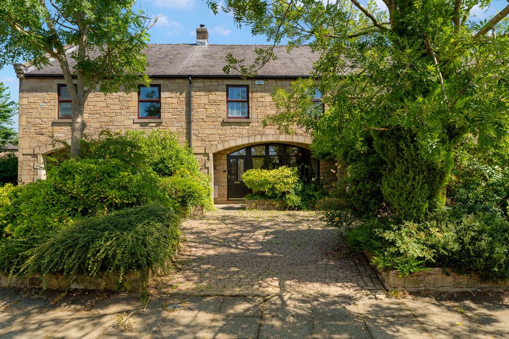 Property photo 1 of 33 Photograph 1