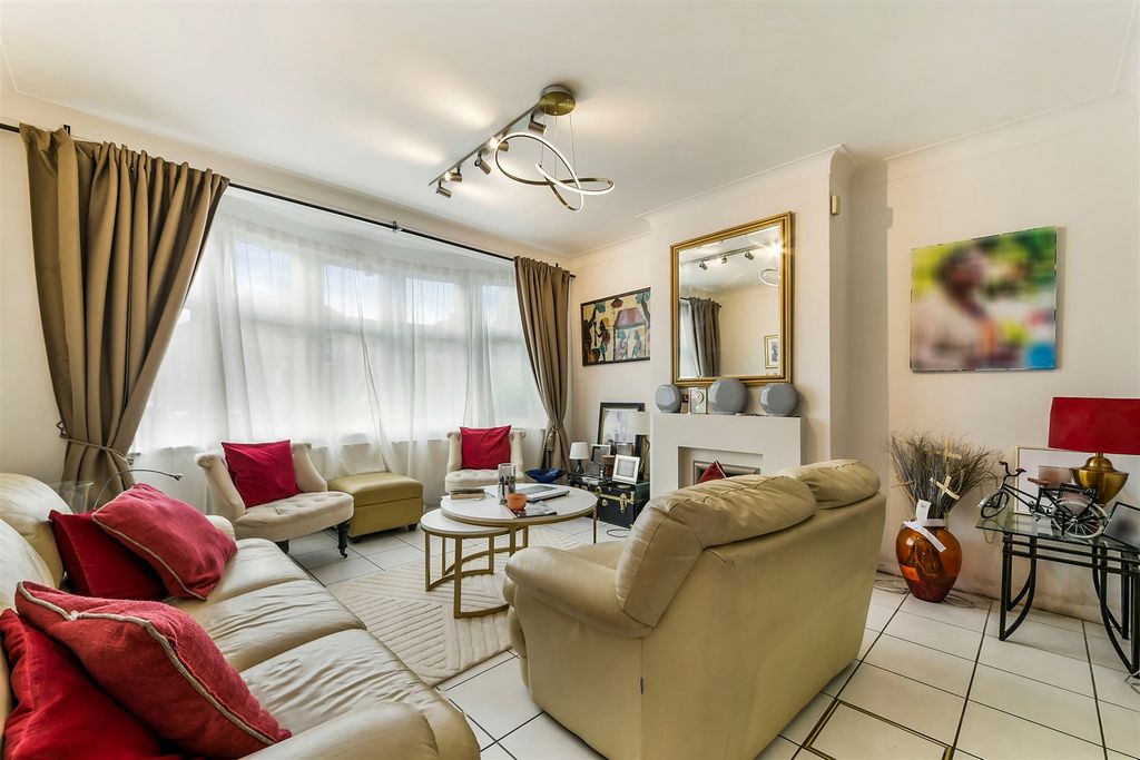 Property photo 2 of 18