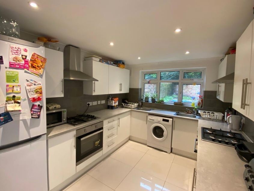 Property photo 2 of 10 Kitchen