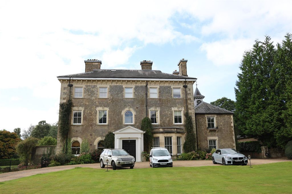 Property photo 1 of 20 Front