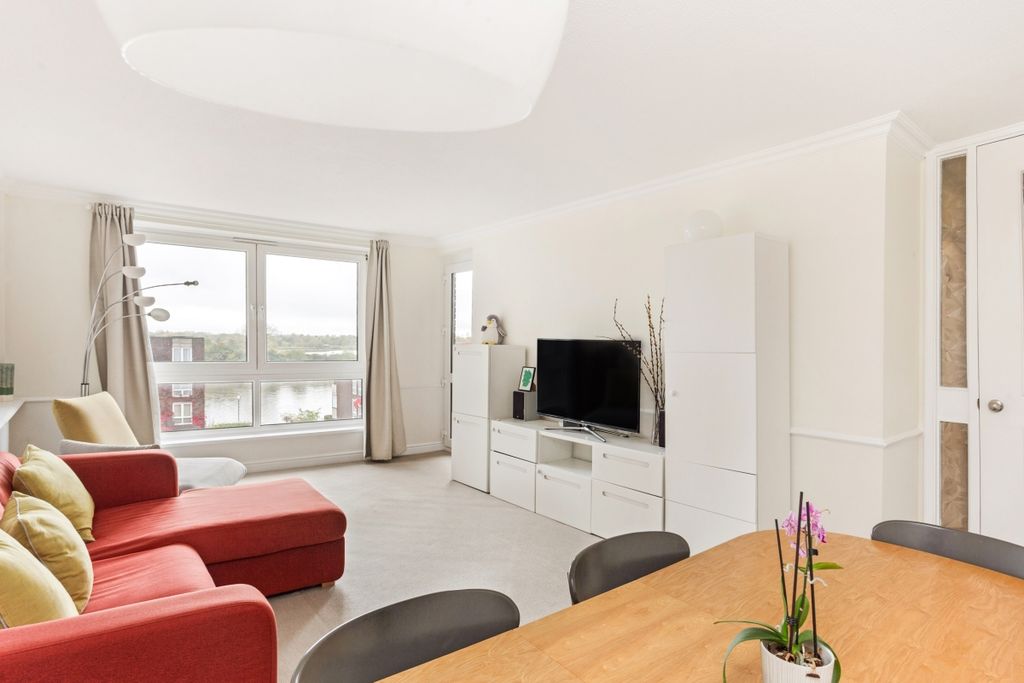 Property photo 3 of 13 Flat 18, Rosebank...