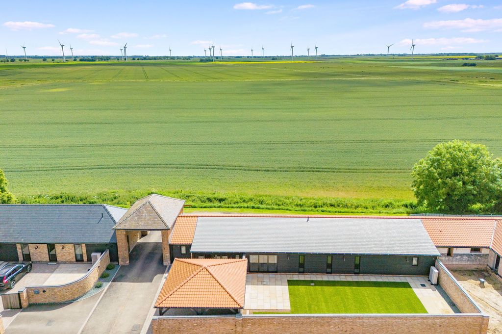 Property photo 3 of 44