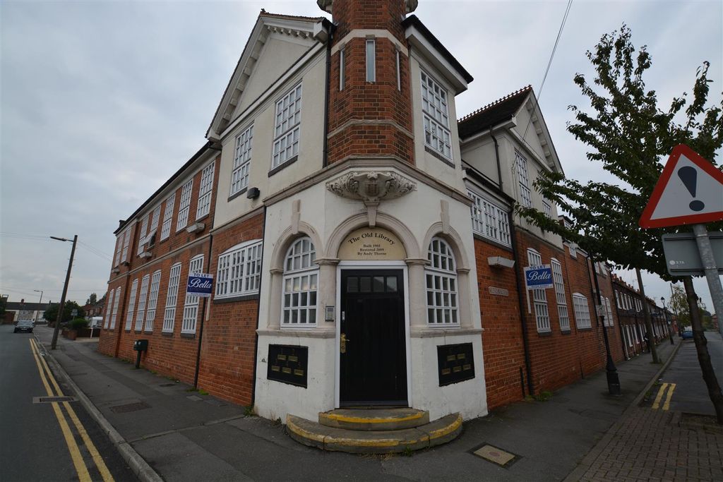 Property photo 1 of 8 Front