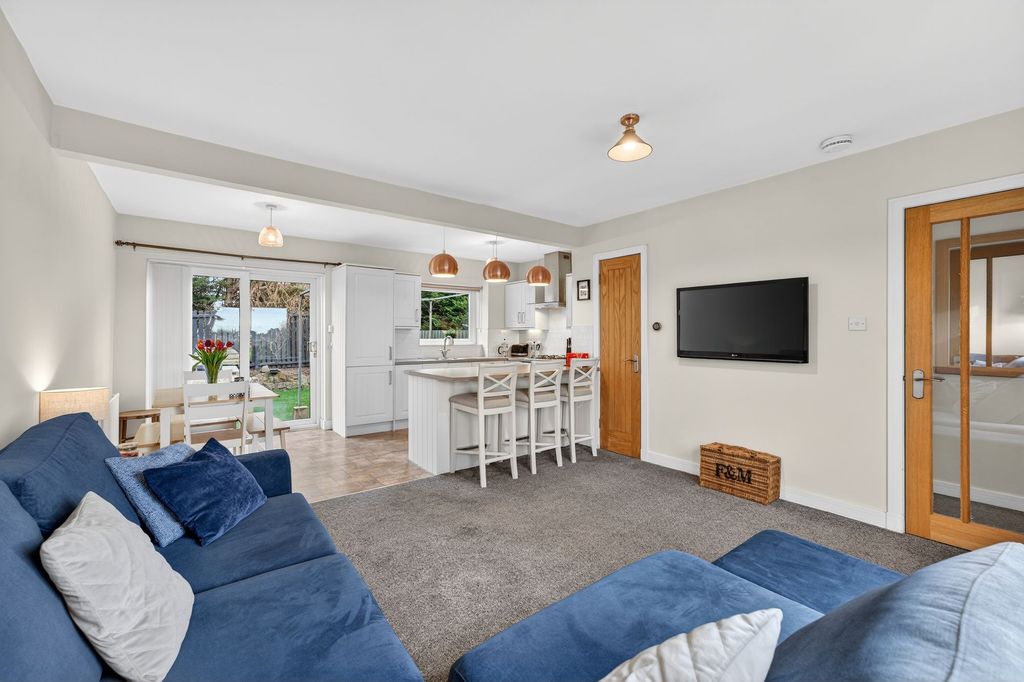 Property photo 2 of 27