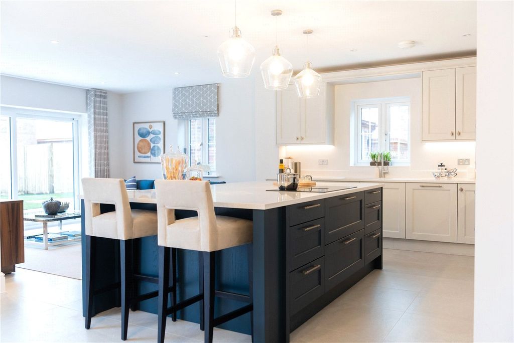 Property photo 2 of 10 Kitchen