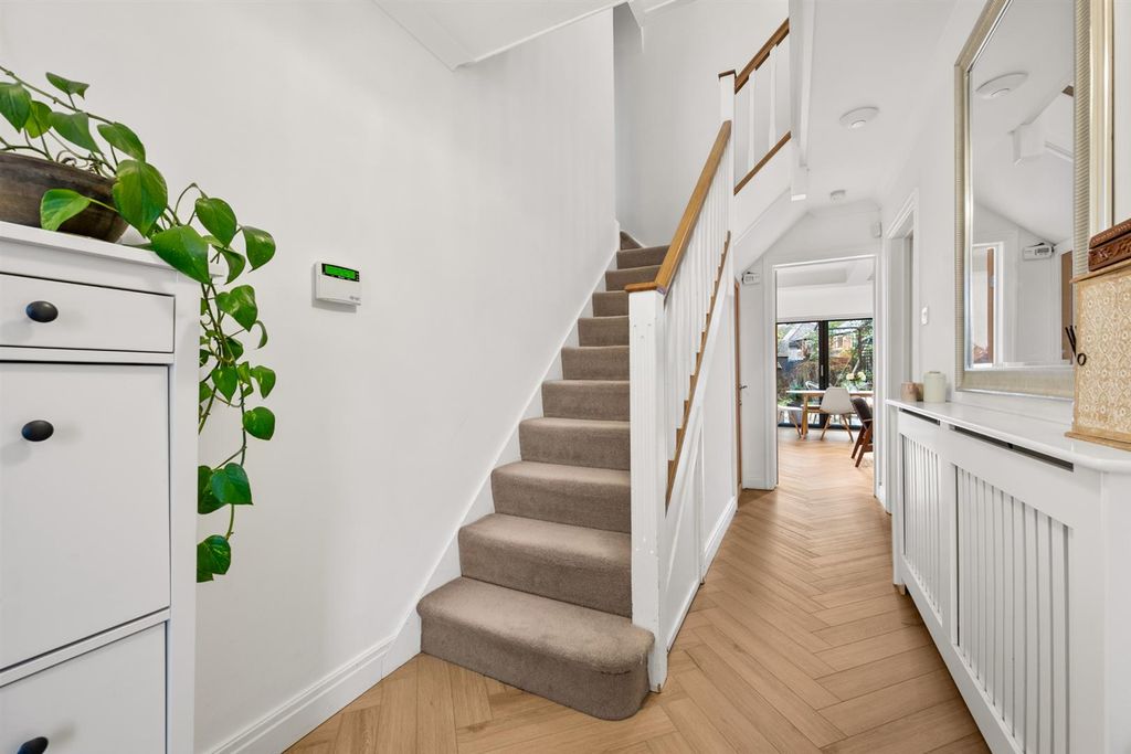 Property photo 3 of 34