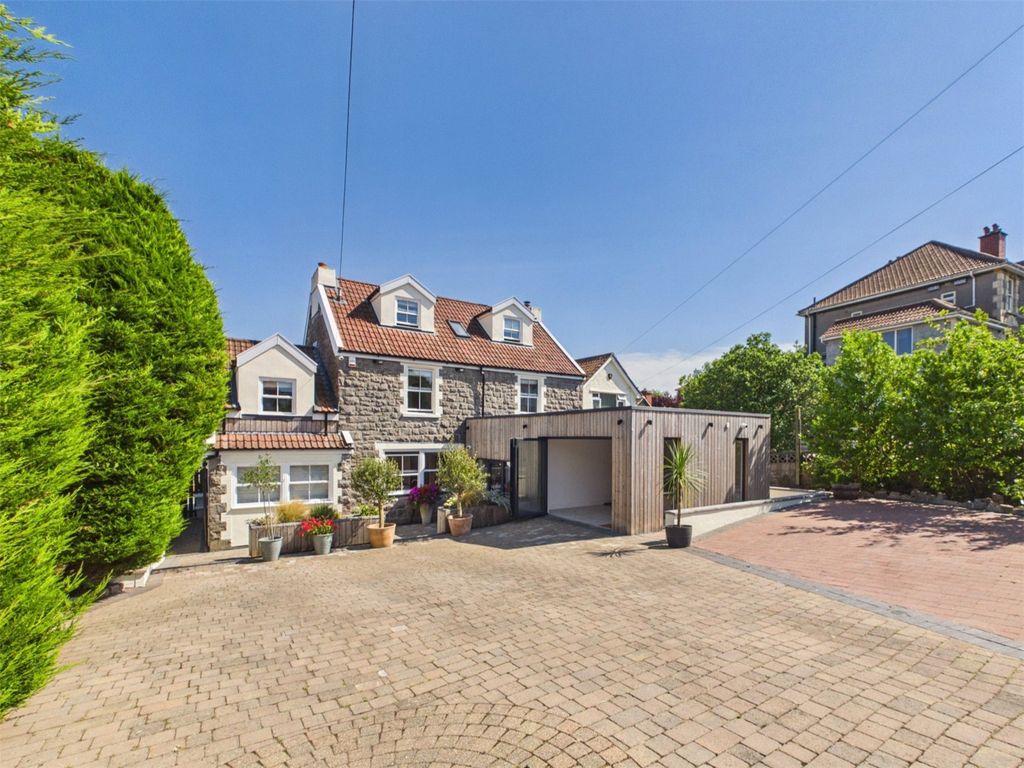 Property photo 1 of 34 Picture No. 05