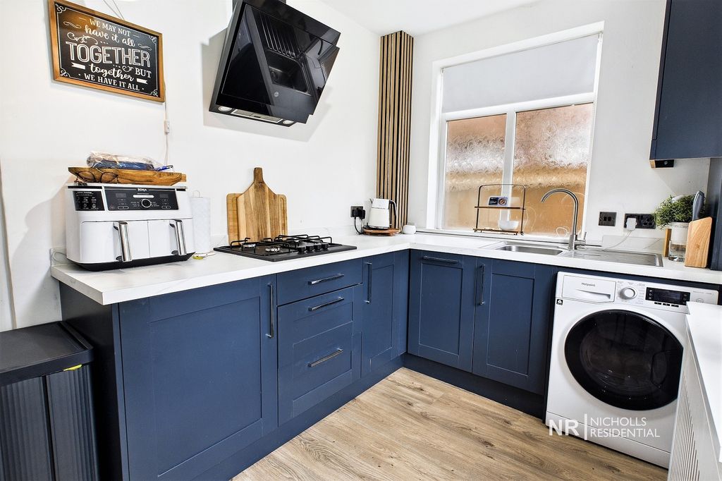 Property photo 3 of 15 Kitchen