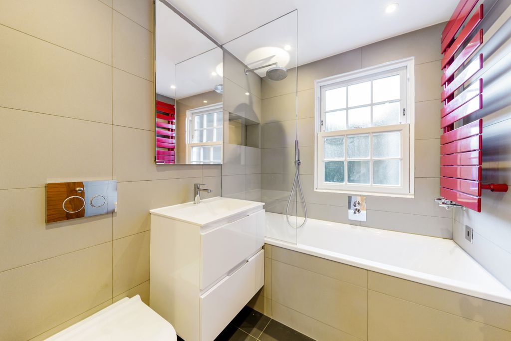 Property photo 2 of 15 Bathroom