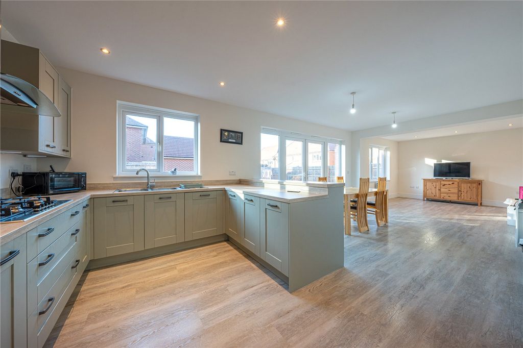 Property photo 2 of 39 Picture No. 26