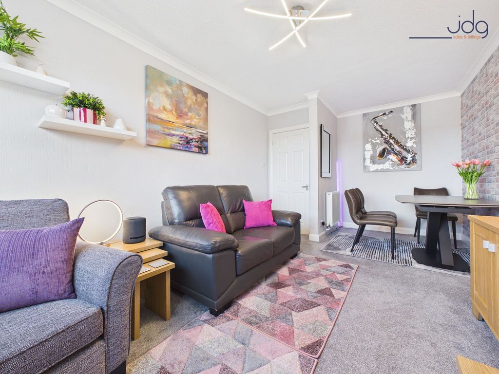 Property photo 3 of 14 Living Room