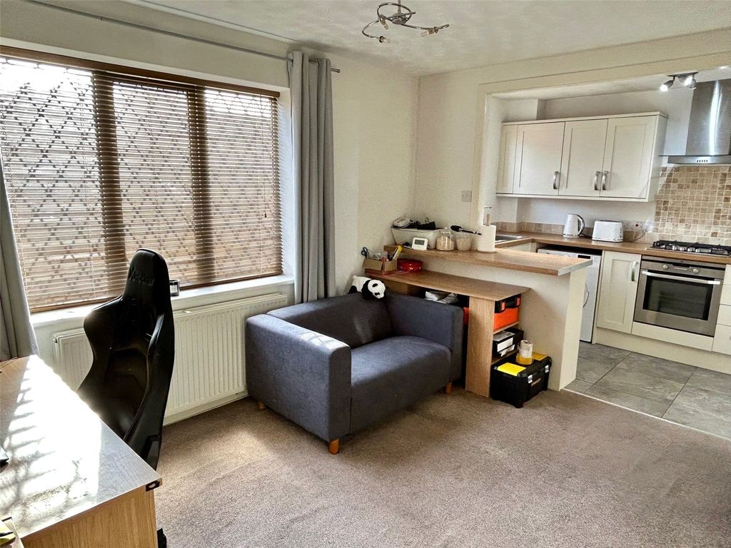 Property photo 2 of 12 Lounge