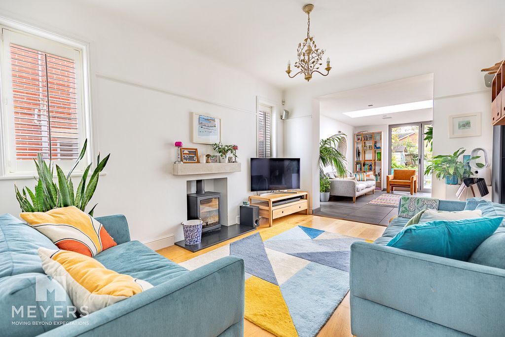 Property photo 2 of 27