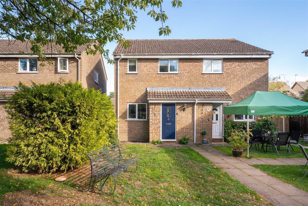 Property photo 1 of 14 5 Peacocks Close, Middleton Cheney-1.Jpg