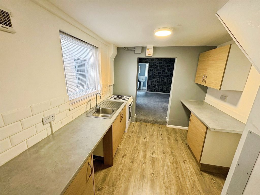 Property photo 2 of 8 Kitchen