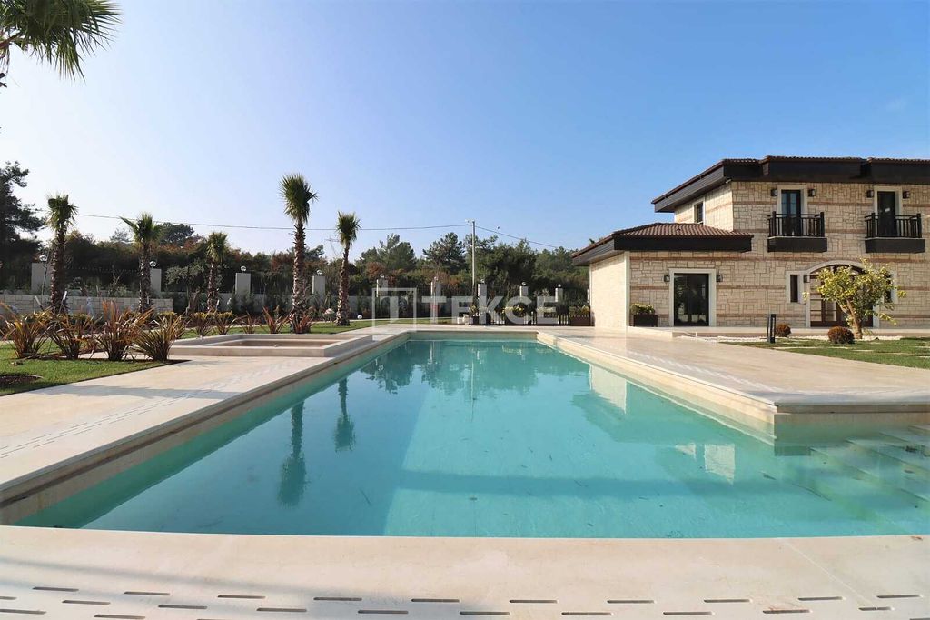 Property photo 3 of 106