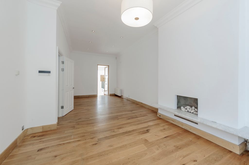 Property photo 3 of 14 14 Aynhoe Road-8056.Jpg