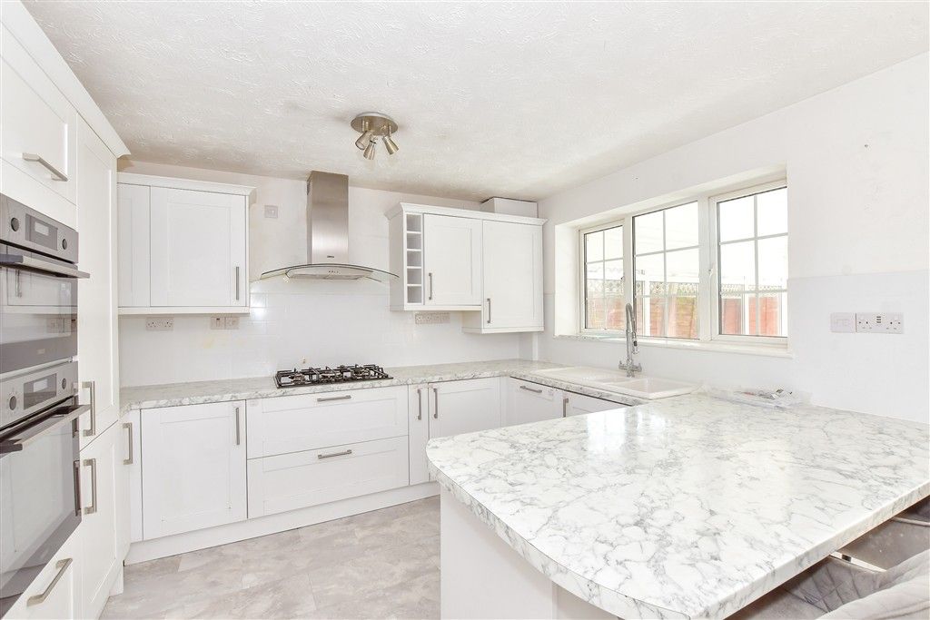 Property photo 2 of 9 Kitchen