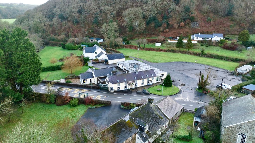 Property photo 2 of 23