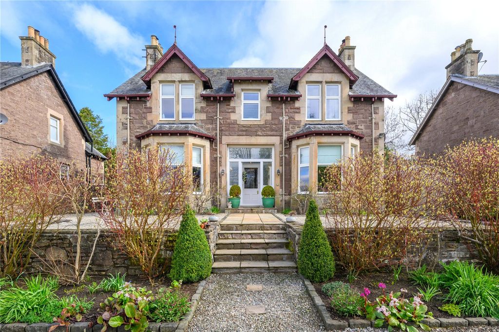 Property photo 1 of 26 Front Garden