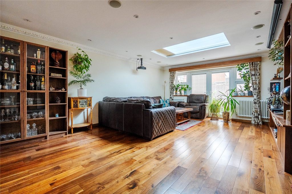 Property photo 2 of 19 Picture No. 14