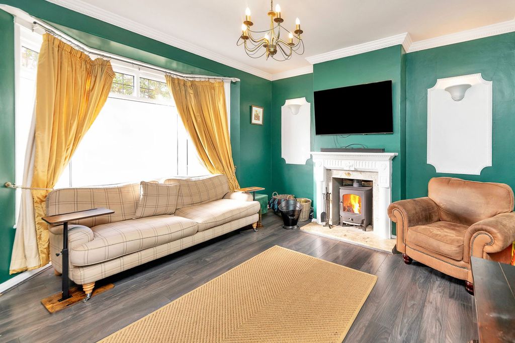 Property photo 2 of 19