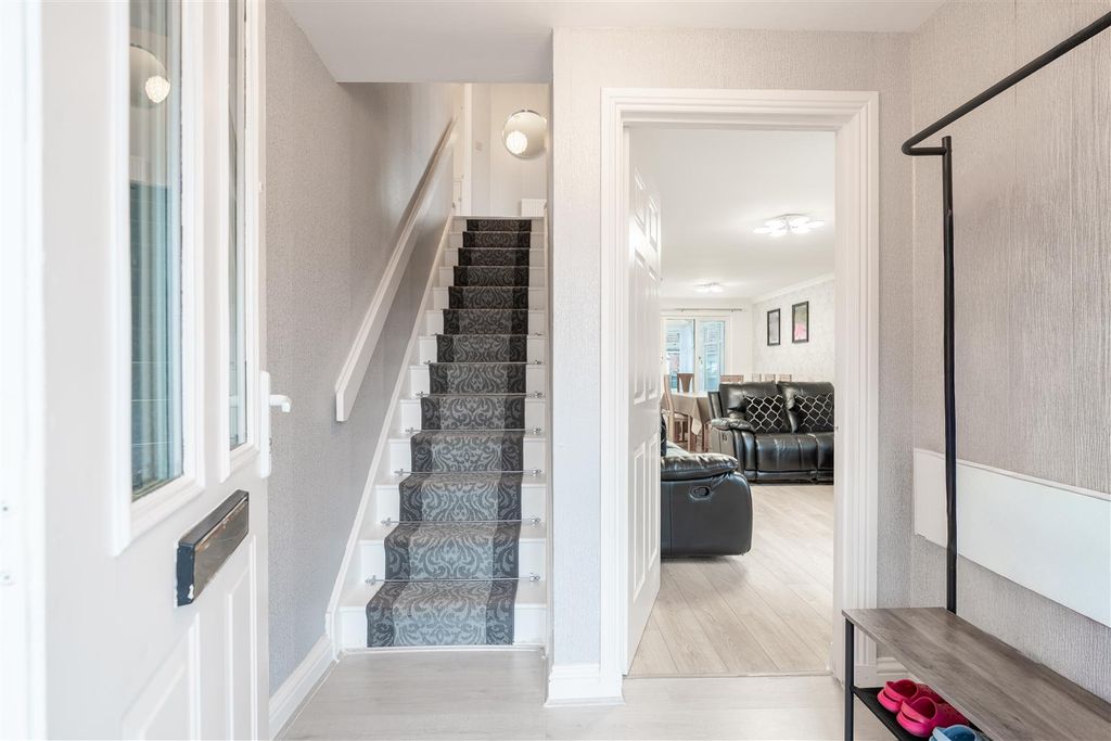 Property photo 3 of 26 Entry.Jpg