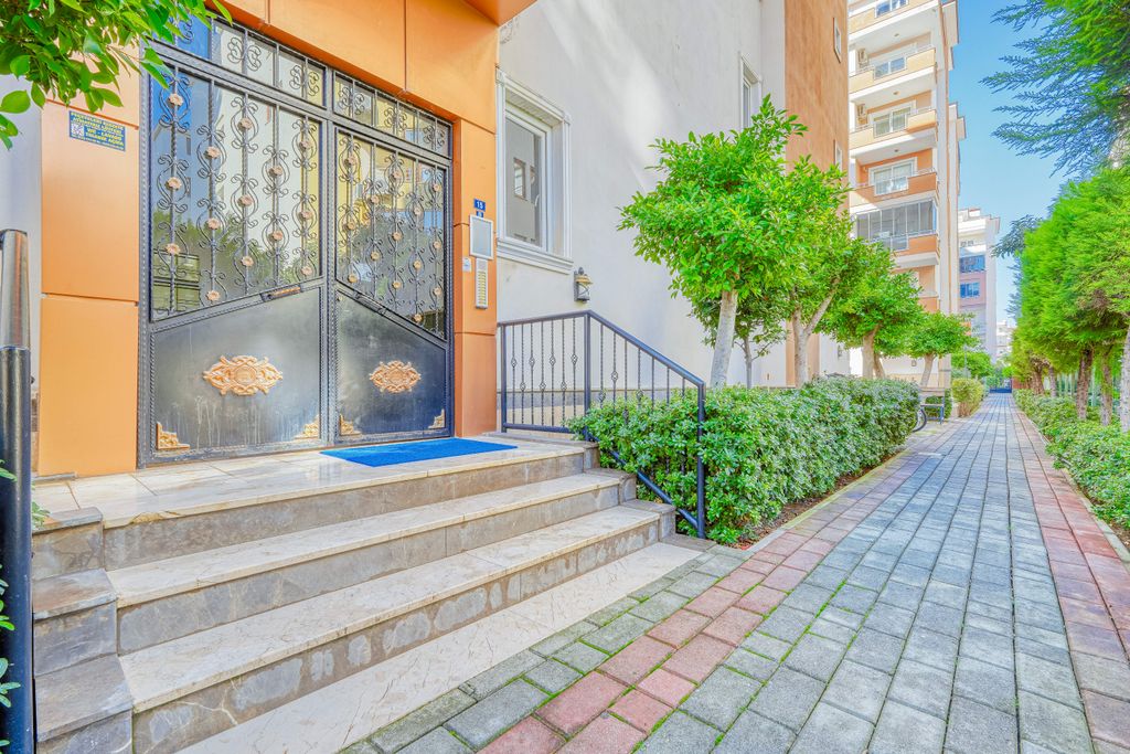 Property photo 3 of 22 Spotless Duplex Apartment For Sale In Mahmutlar, Alanya - Main Entrance To The Apartment Block