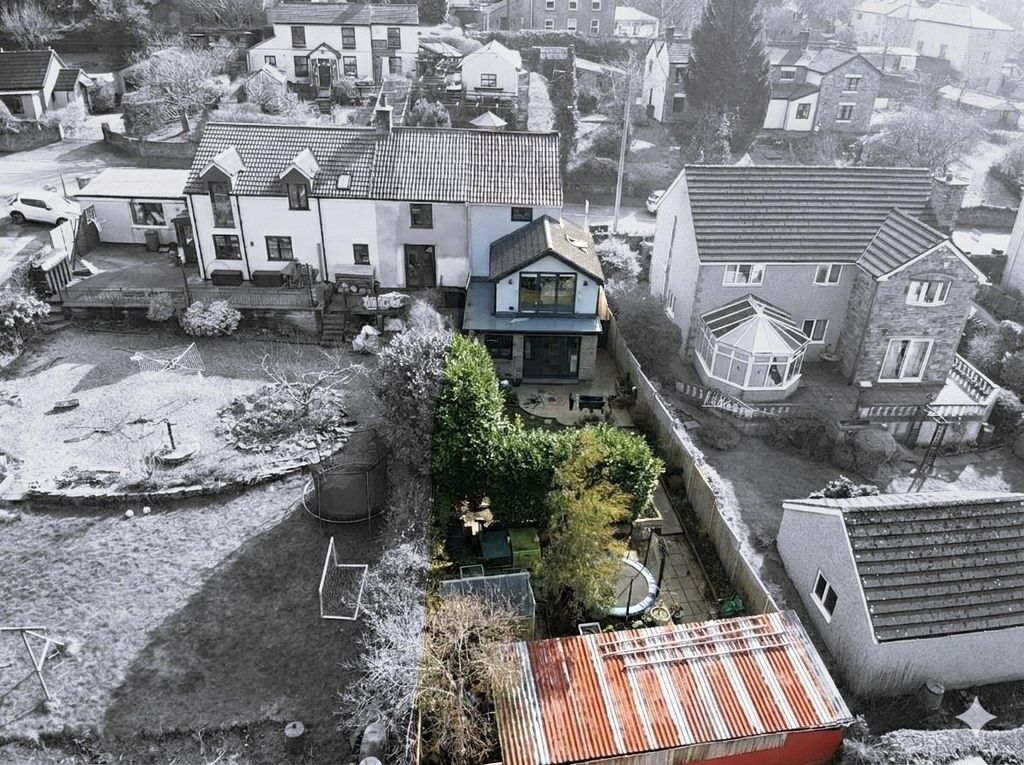 Property photo 2 of 22