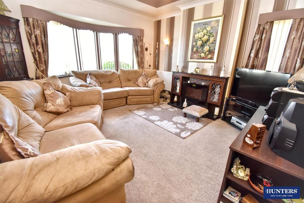 Property photo 2 of 17 Living Room