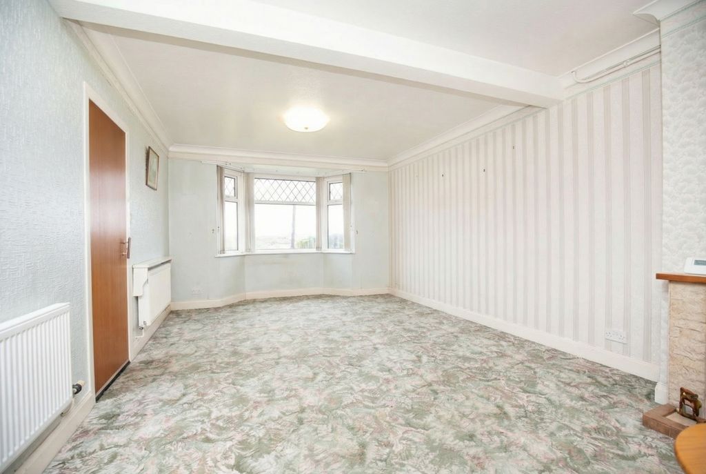 Property photo 3 of 18 Empty Room-3