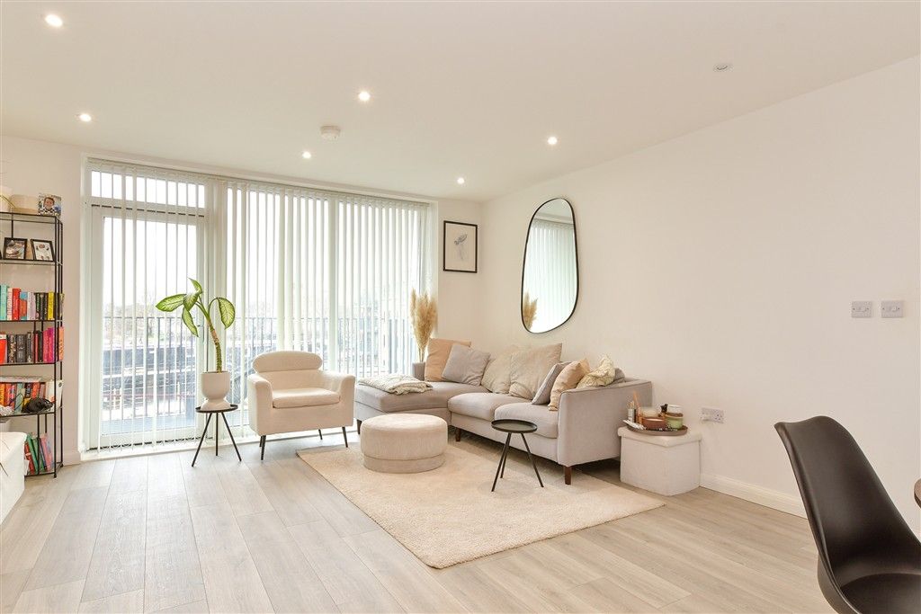 Property photo 1 of 8 Kitchen/Lounge/ Dining Area