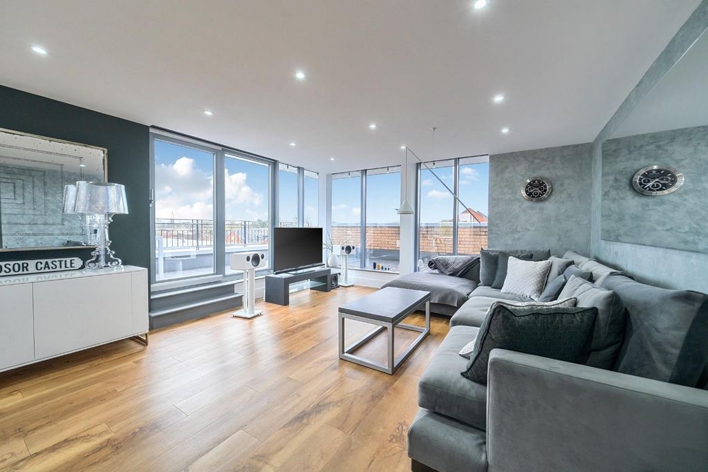 Property photo 3 of 19