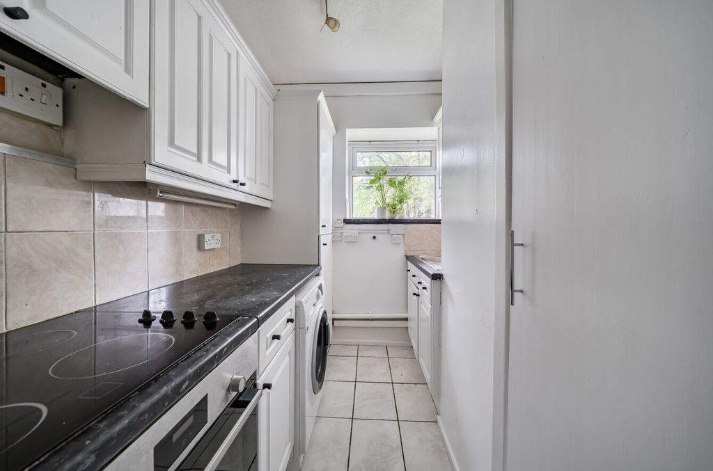 Property photo 3 of 11 1347653-5-68B9B48...