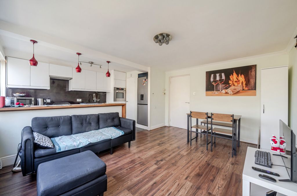 Property photo 1 of 16 1386948-9-69453B8...